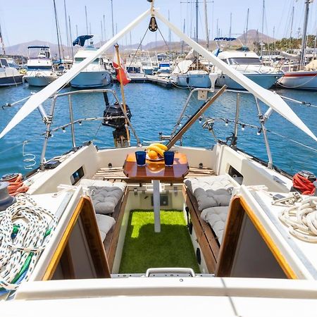 Seaside Chill-Out Stay On A Sail Yacht プエルト・カレロ エクステリア 写真