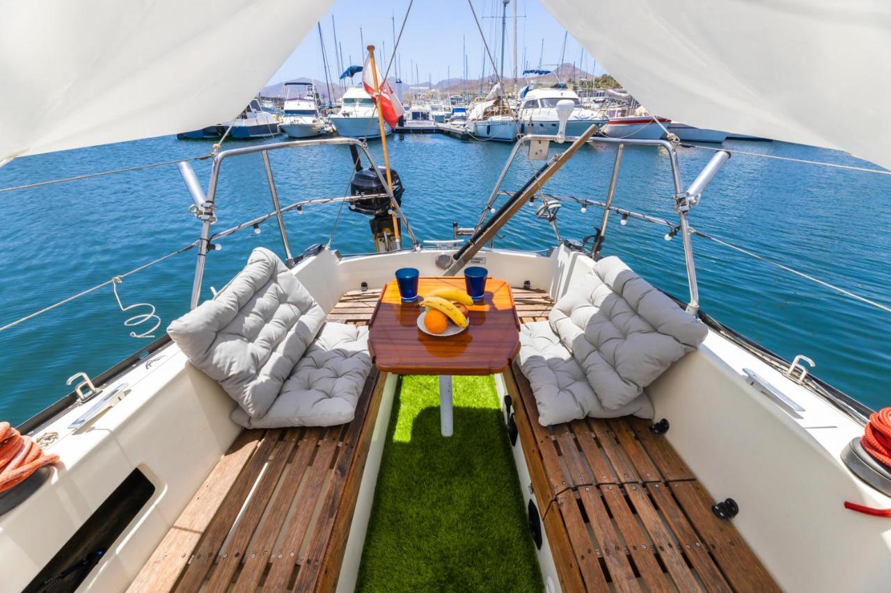 Seaside Chill-Out Stay On A Sail Yacht プエルト・カレロ エクステリア 写真
